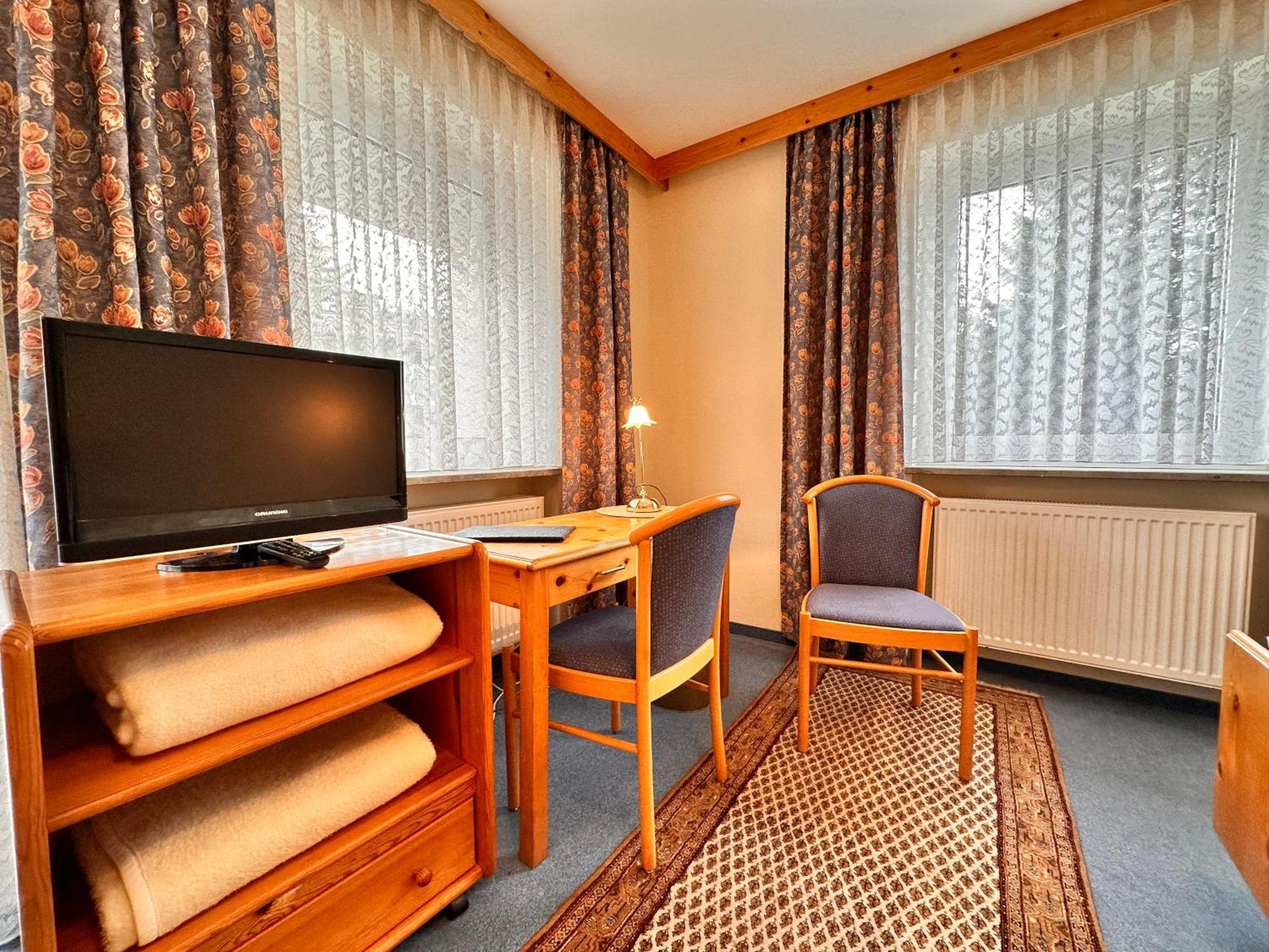Pension Zum Loewen, Parkplatz, Fruehstueck, Wlan, Zentral Bad Steben Exterior photo