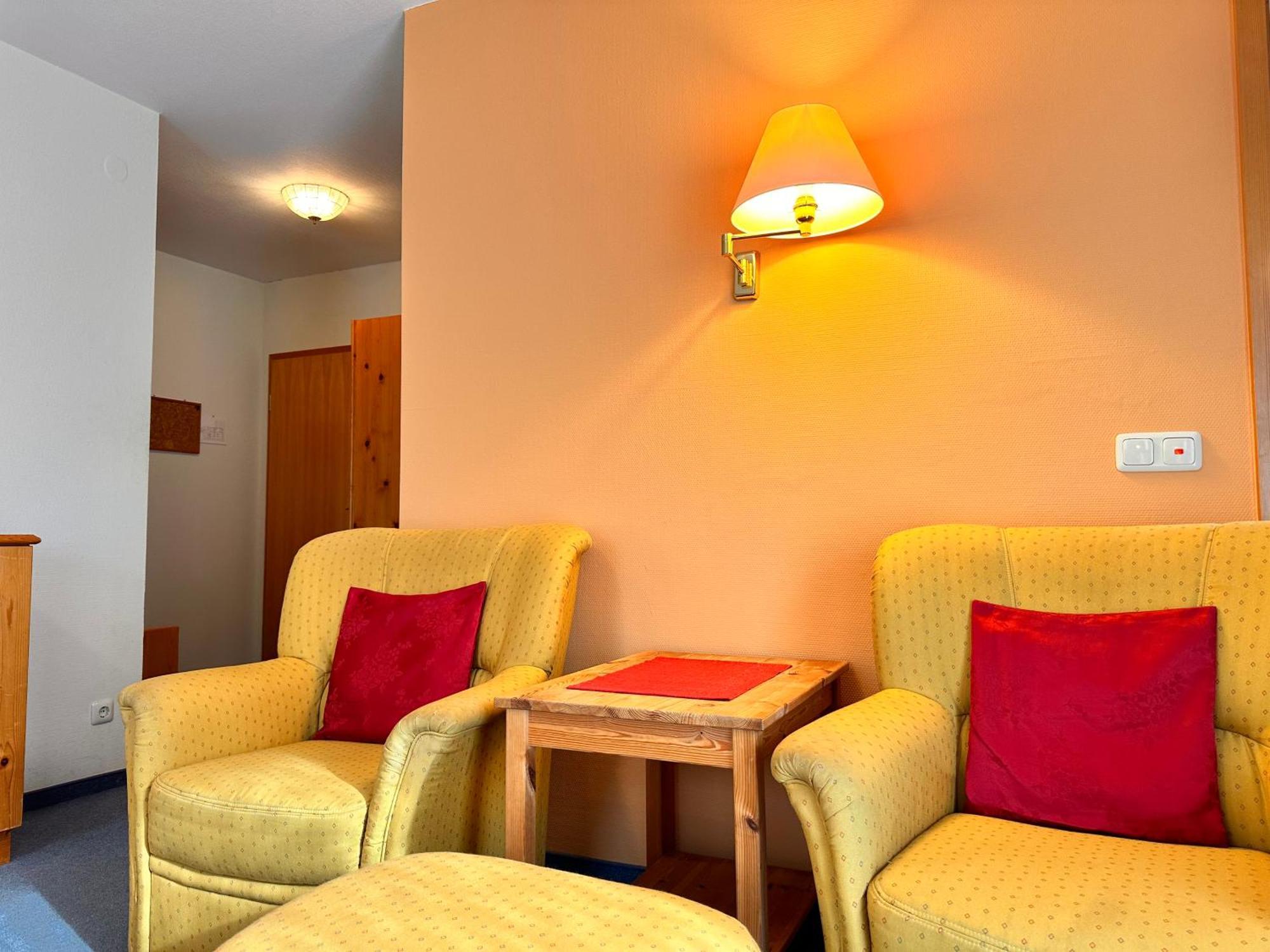 Pension Zum Loewen, Parkplatz, Fruehstueck, Wlan, Zentral Bad Steben Exterior photo