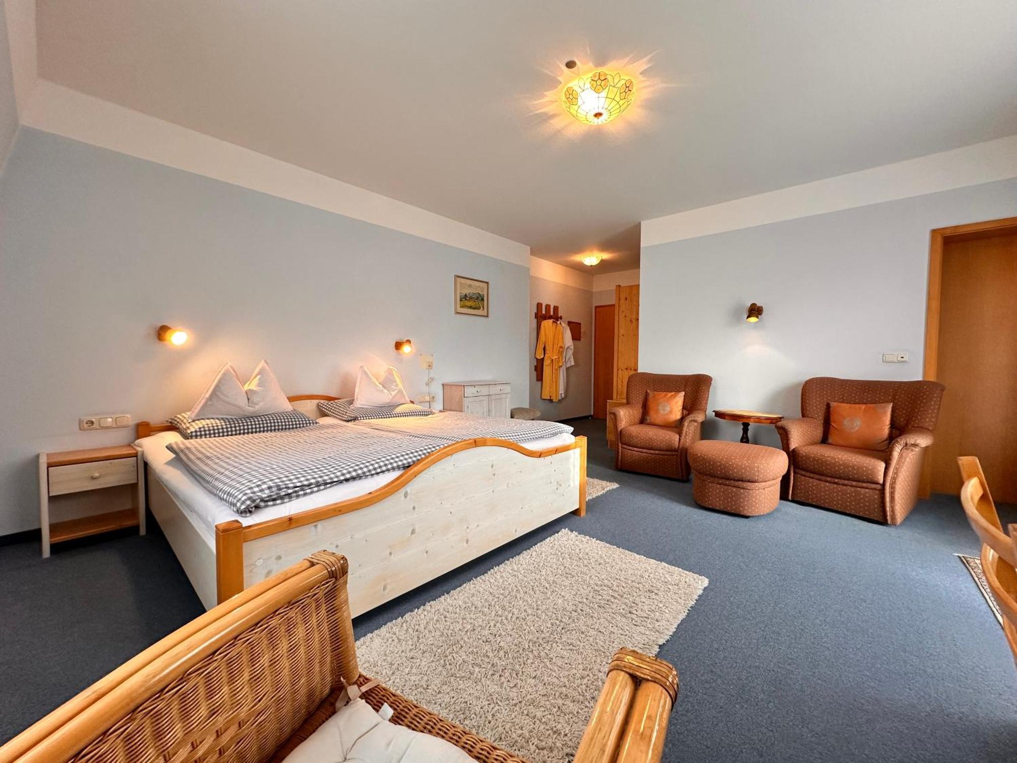 Pension Zum Loewen, Parkplatz, Fruehstueck, Wlan, Zentral Bad Steben Exterior photo