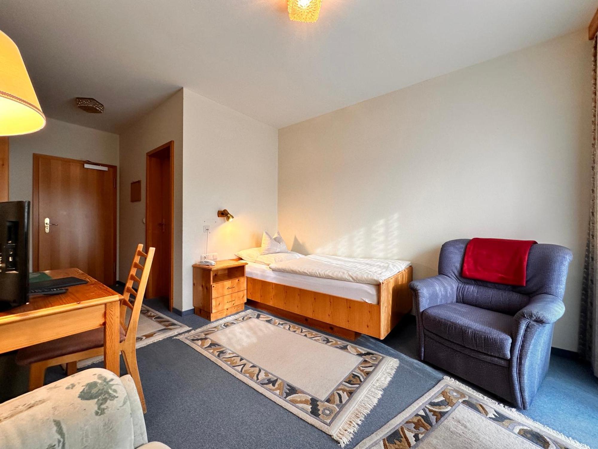 Pension Zum Loewen, Parkplatz, Fruehstueck, Wlan, Zentral Bad Steben Exterior photo