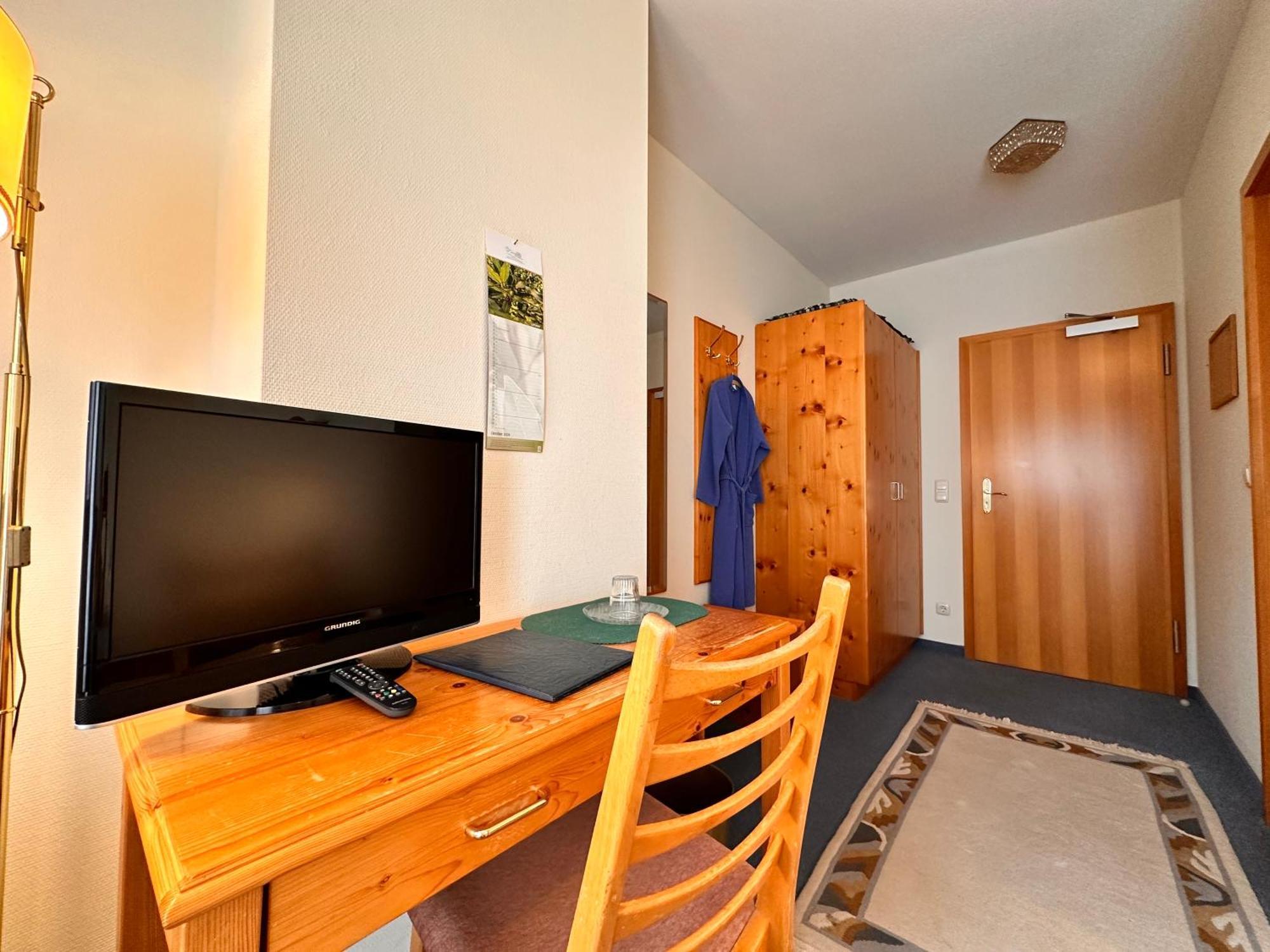 Pension Zum Loewen, Parkplatz, Fruehstueck, Wlan, Zentral Bad Steben Exterior photo